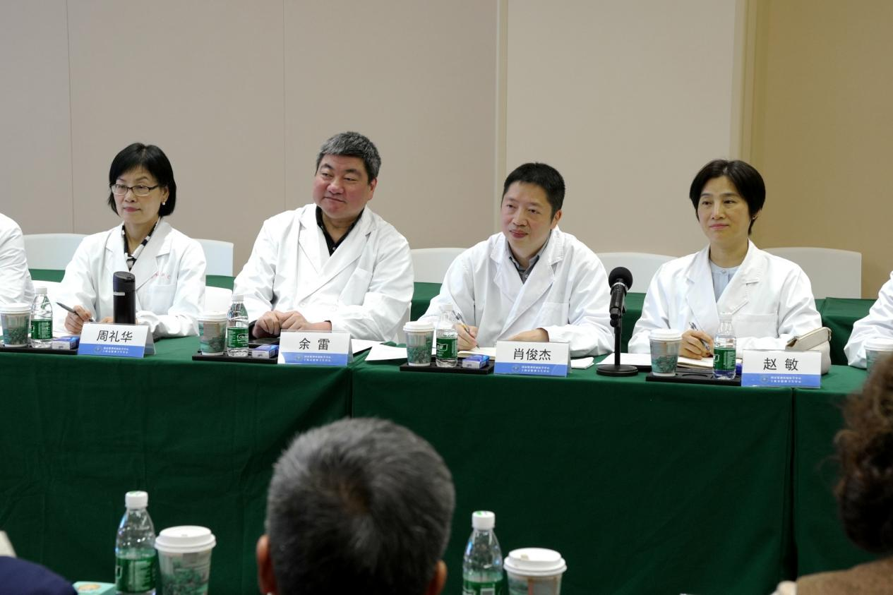 院方回答委员提问