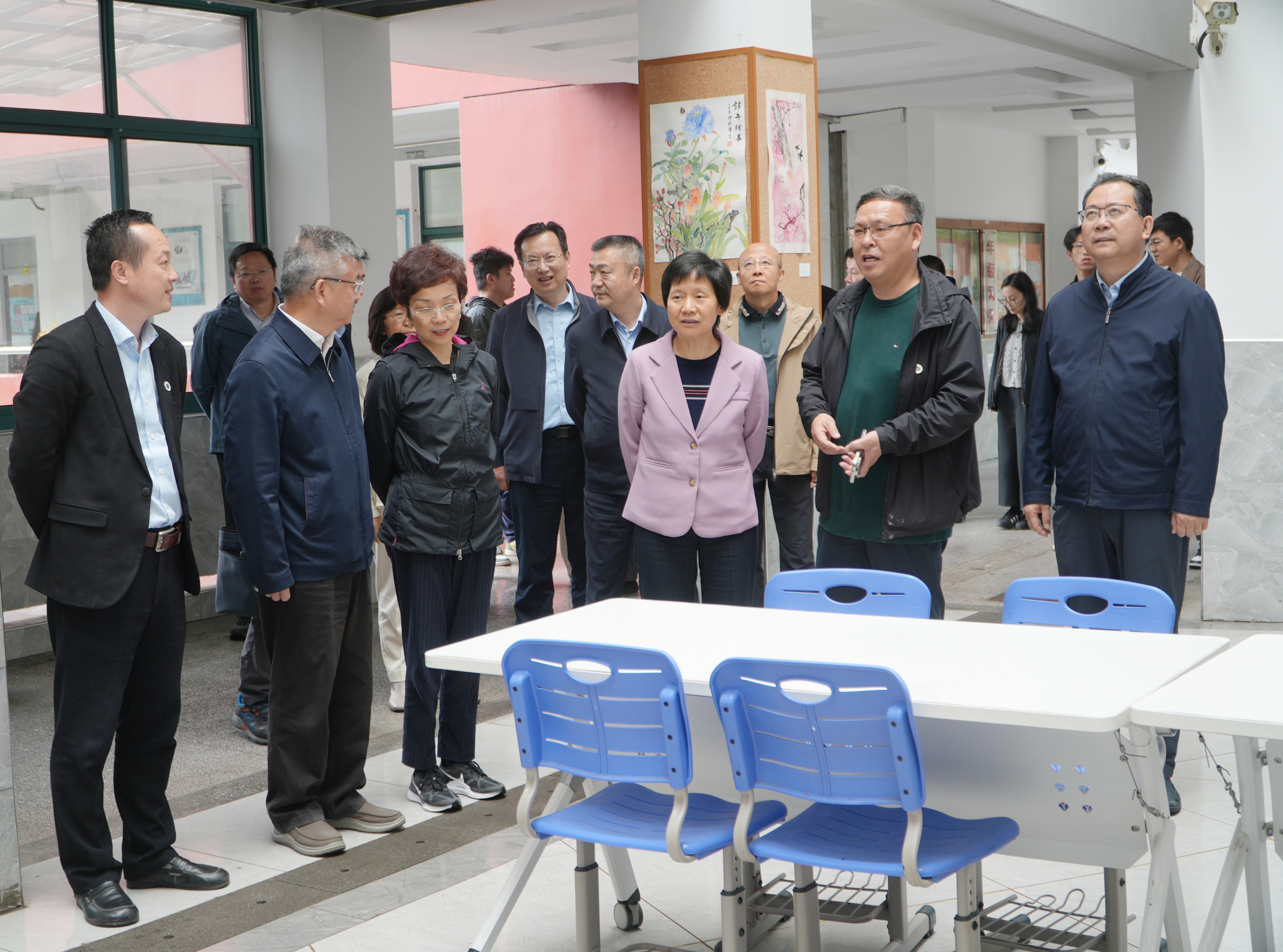 在上南中学东校（锦绣校区）调研