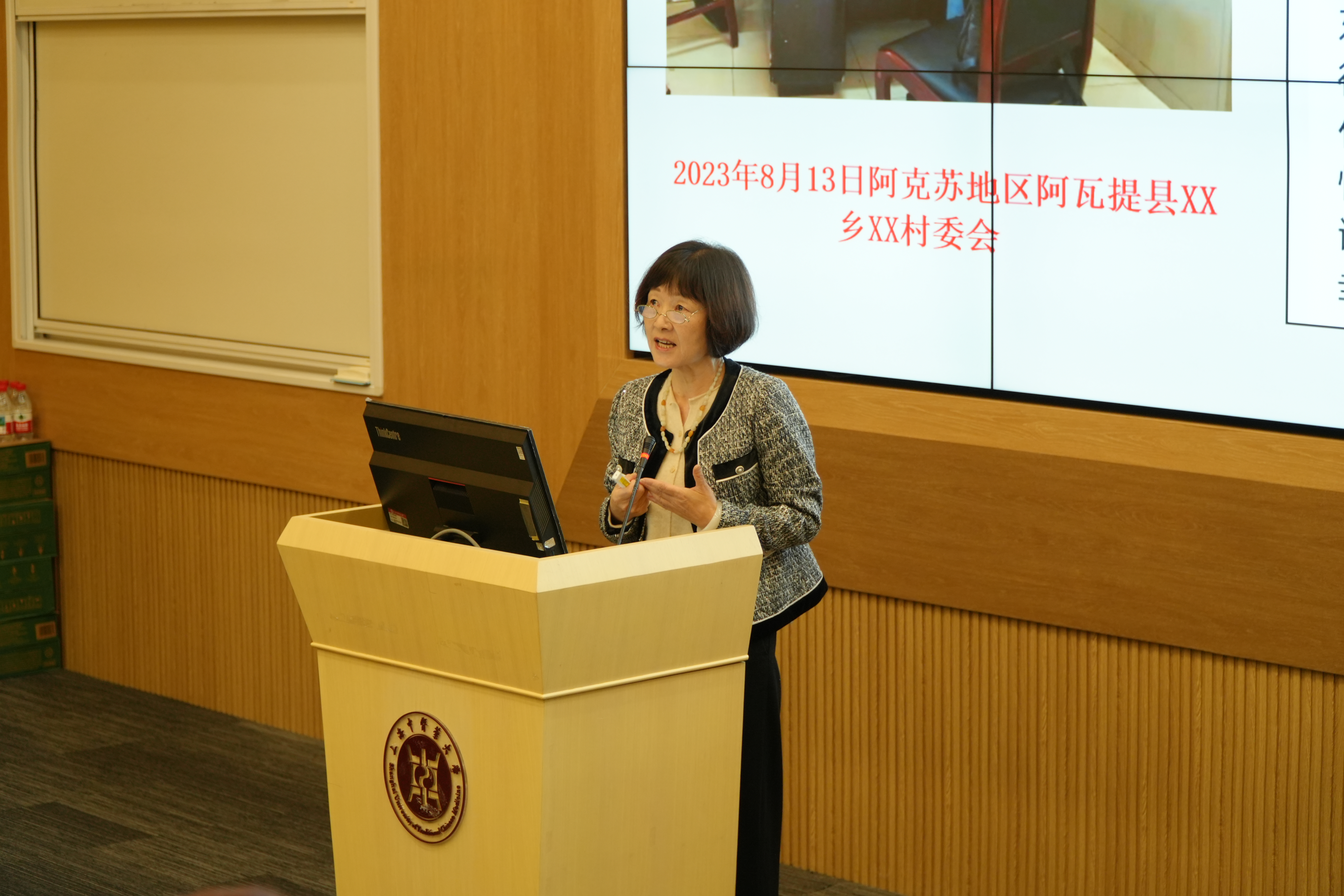 洪汉英介绍少数民族界别委员工作室接待日活动