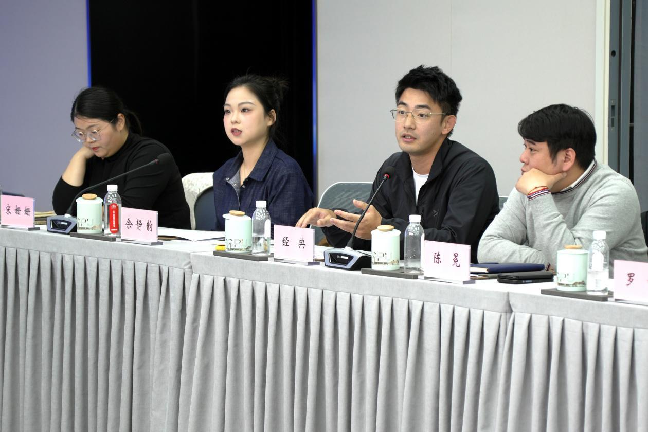 杨浦青年正在发言