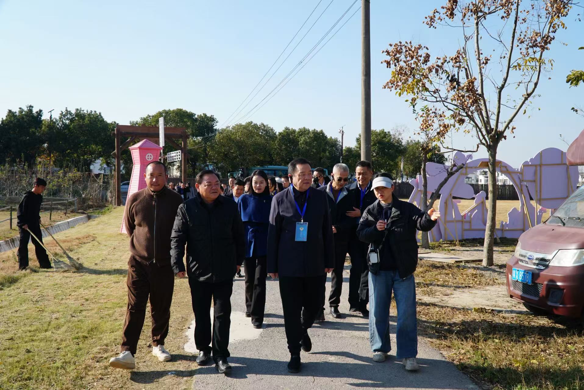 2025年12月3日，松江区政协委员视察石湖荡镇产业社区文商旅体展农融合发展情况