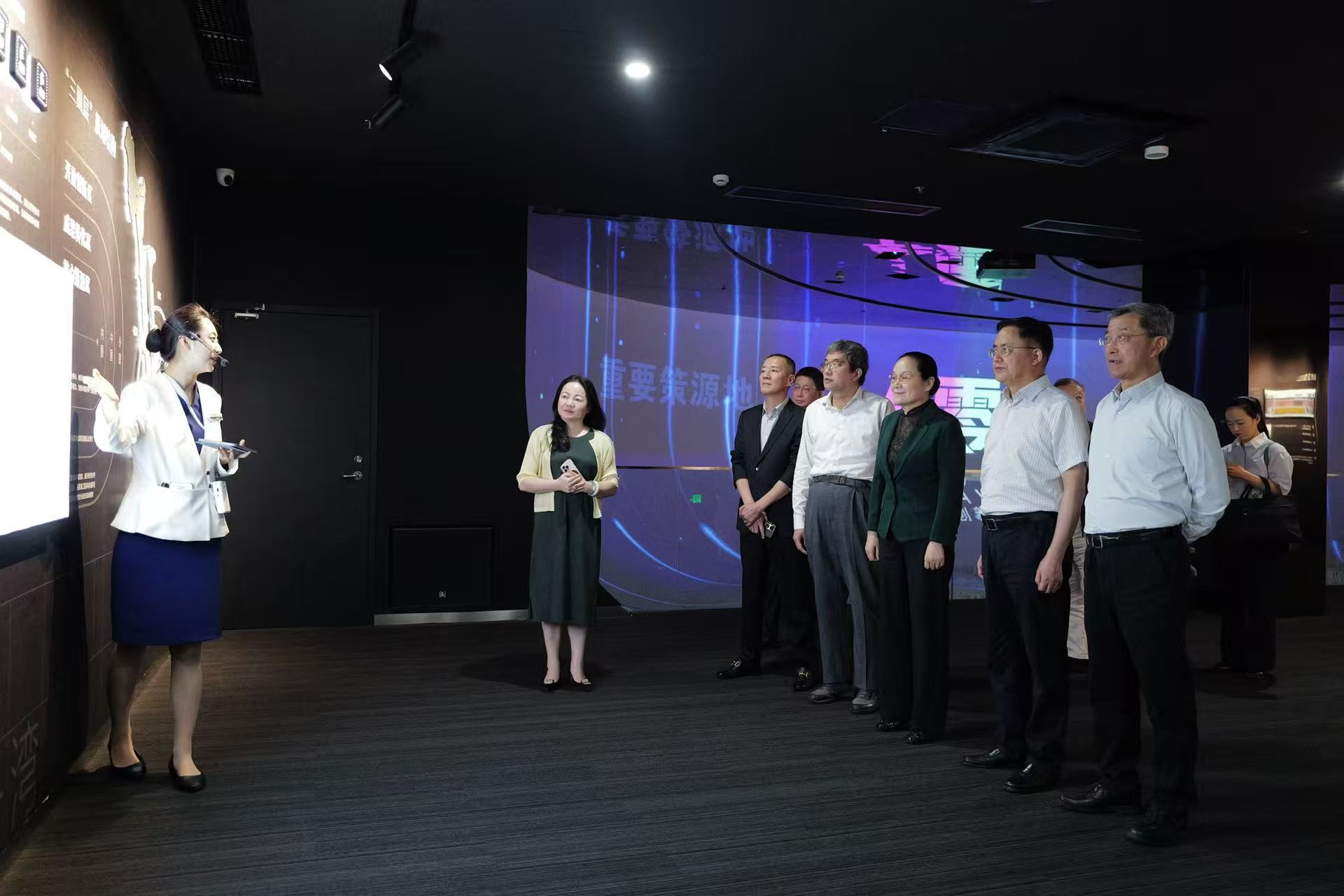 调研大零号湾科技创新情况