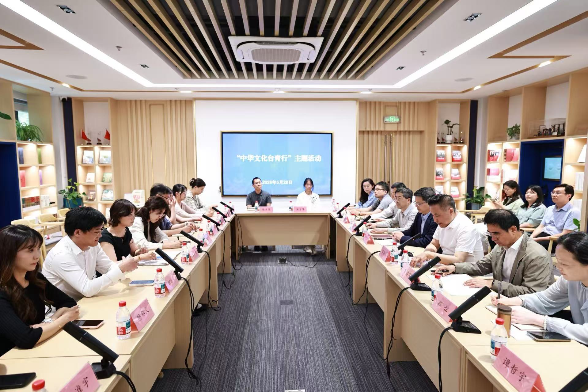 座谈会现场 张昊摄