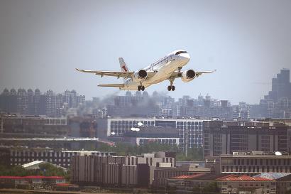 2023年5月28日，C919首个商业航班东航MU9191从上海虹桥国际机场起飞。海沙尔 摄