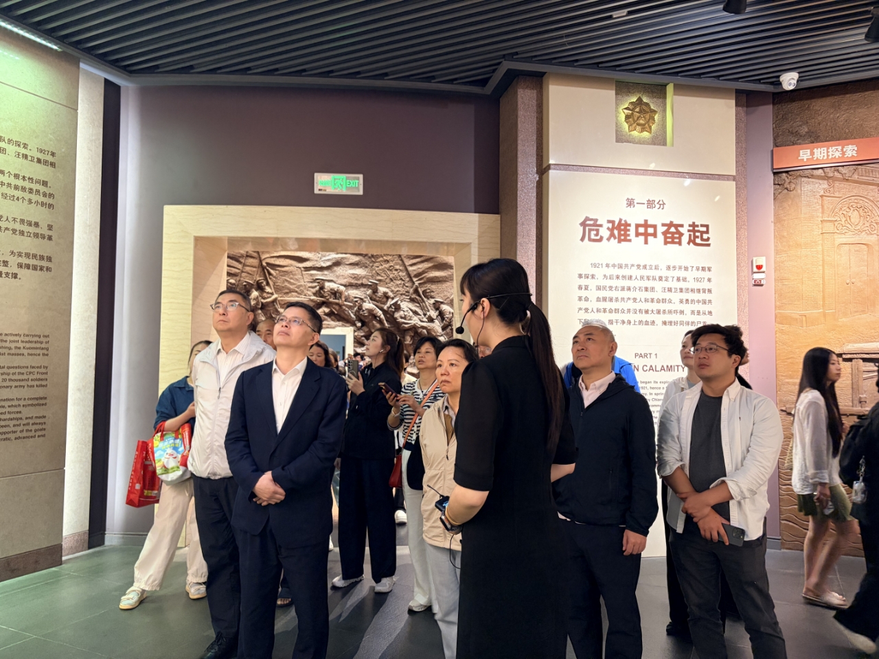 考察组考察南昌八一起义纪念馆