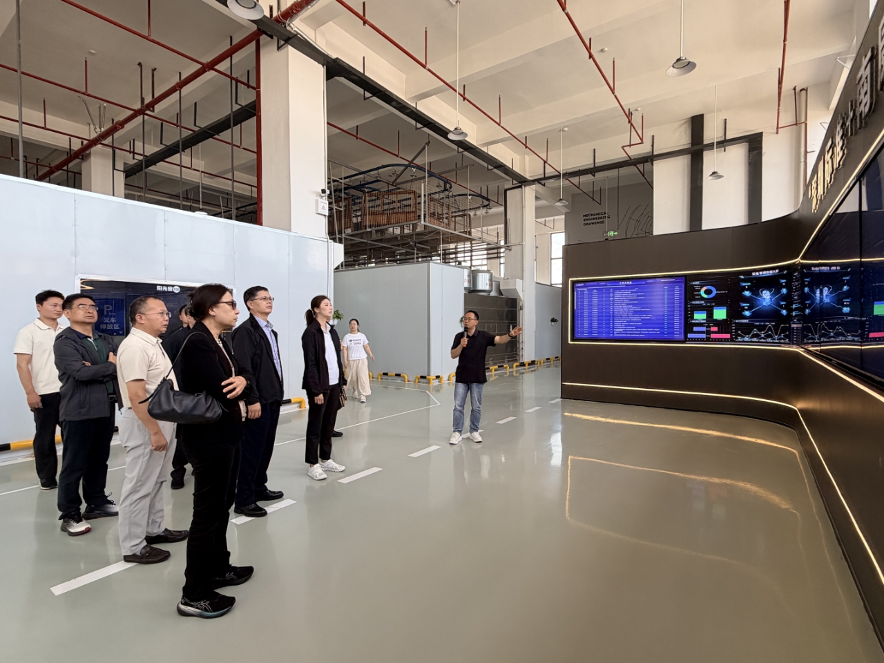 考察组走访赣州重点产业家具业代表企业