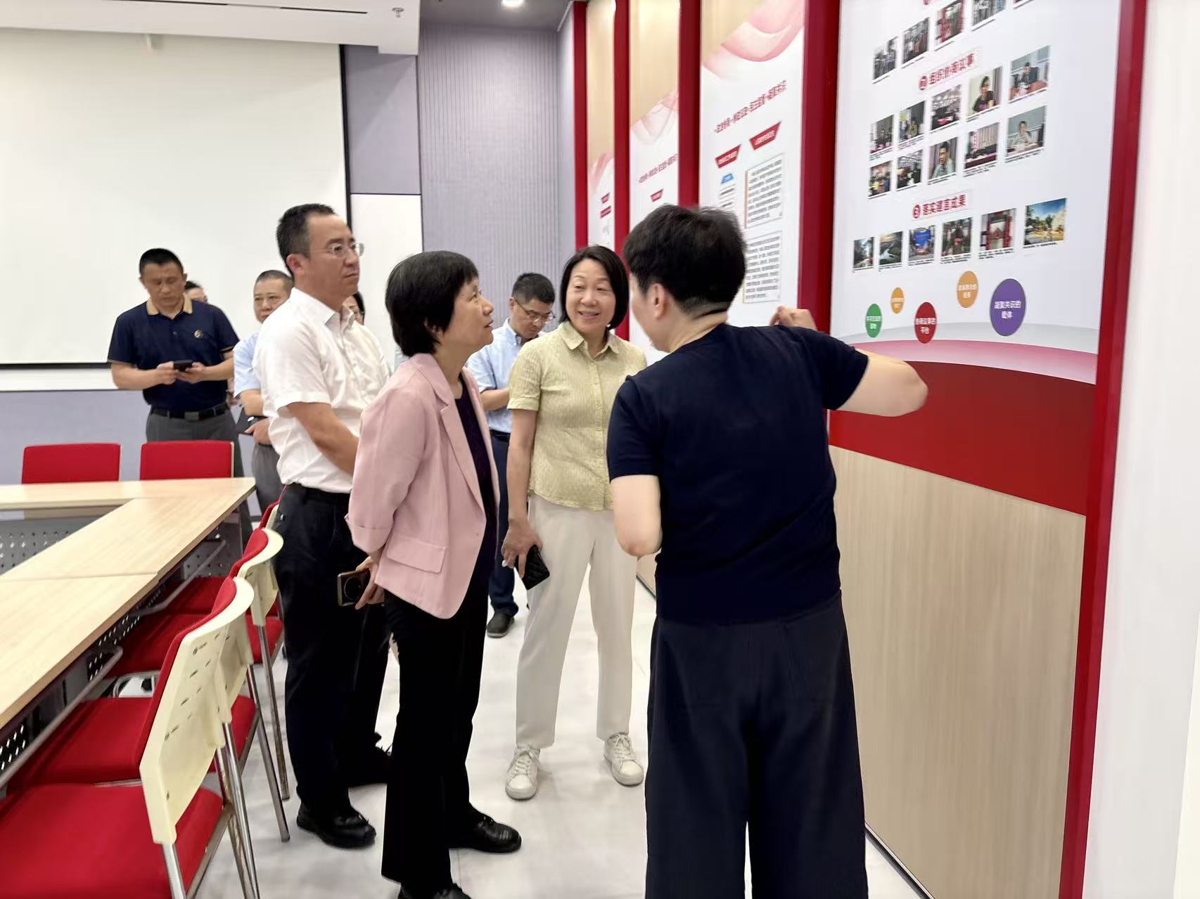 走访调研践行全过程人民民主航头镇政协委员工作站