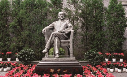 位于香山路七号的上海孙中山故居纪念馆内的孙中山像。 新华社 发