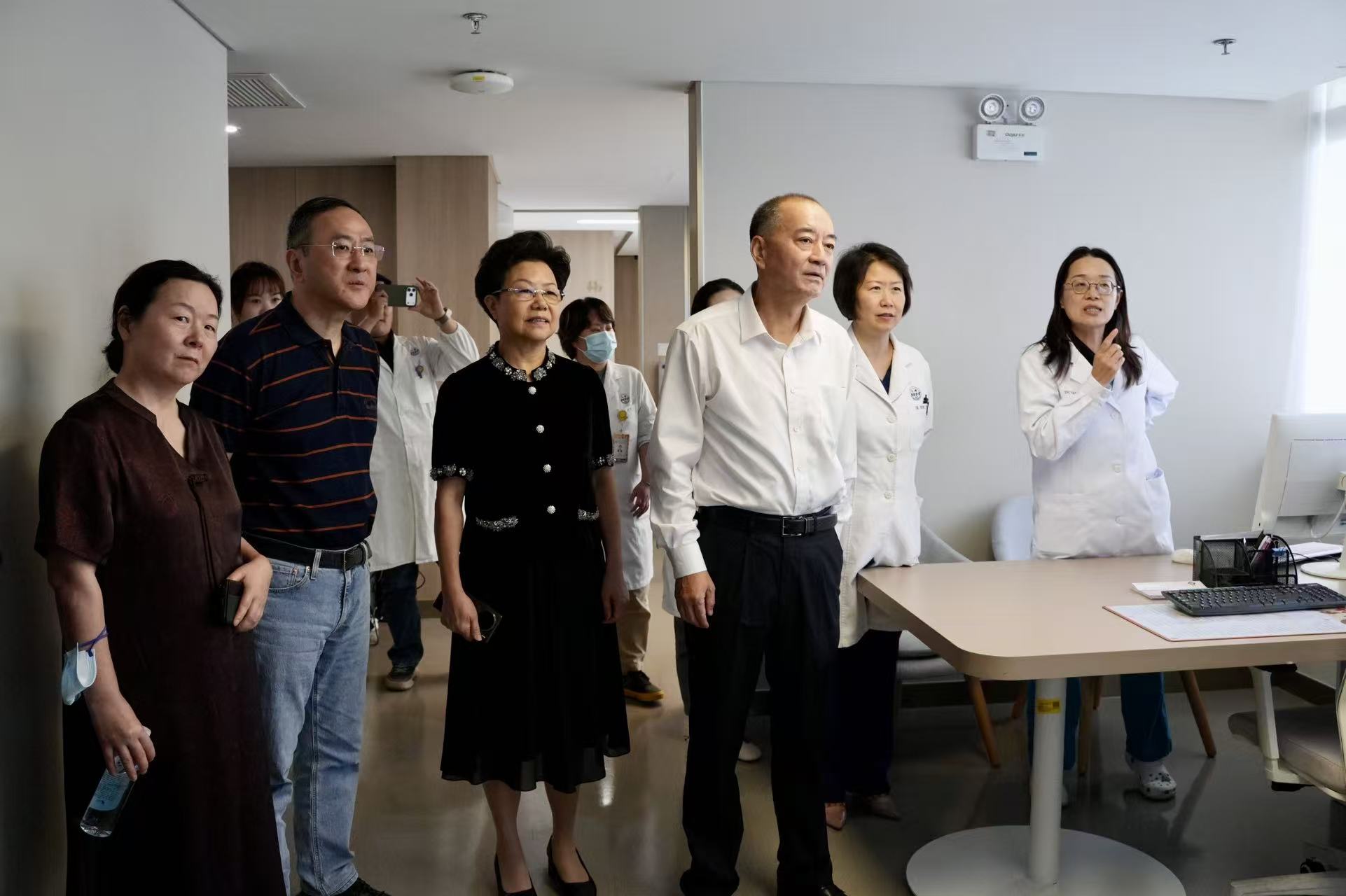 调研组一行在上海交通大学医学院附属仁济医院北院区调研