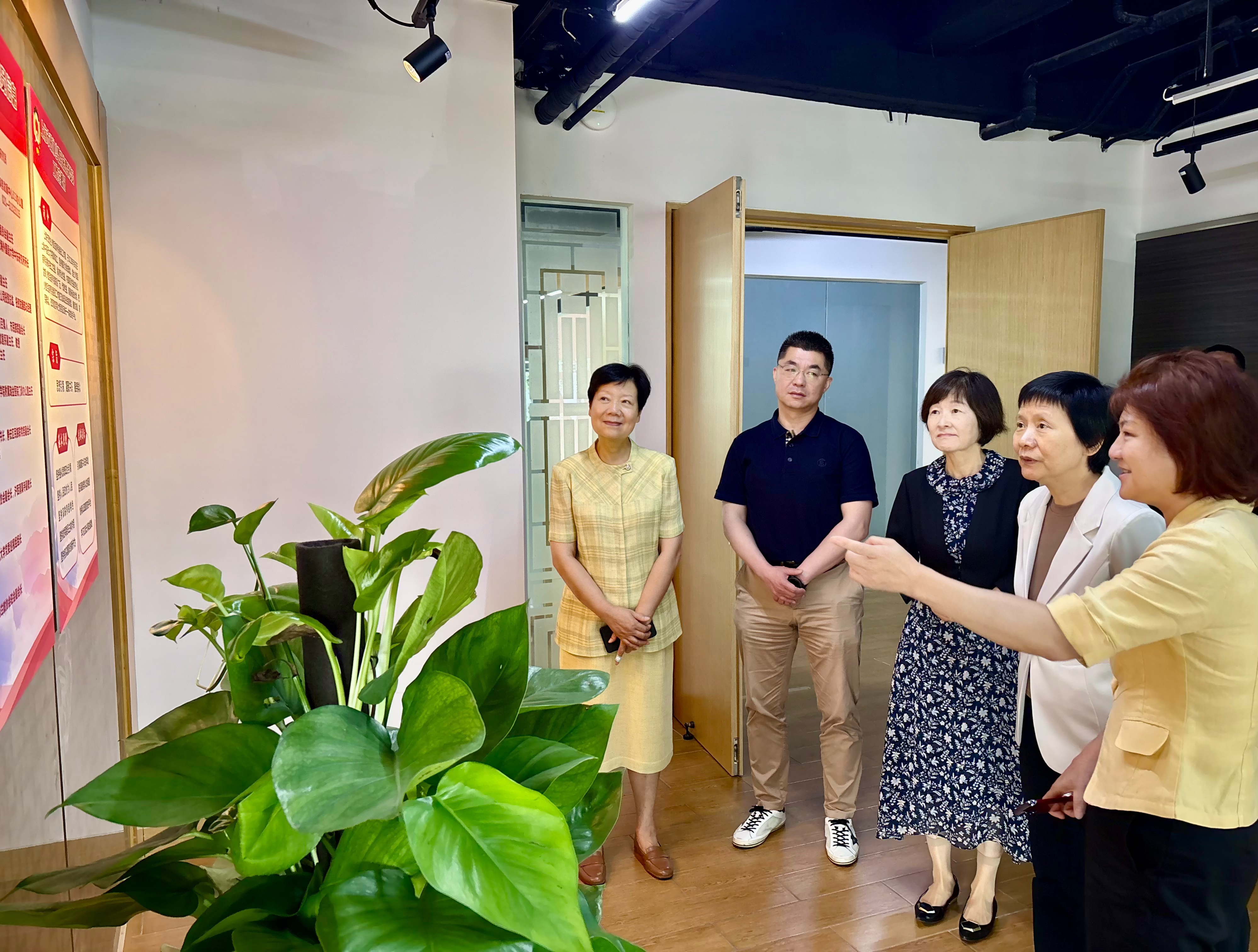 走访调研少数民族界别委员工作室