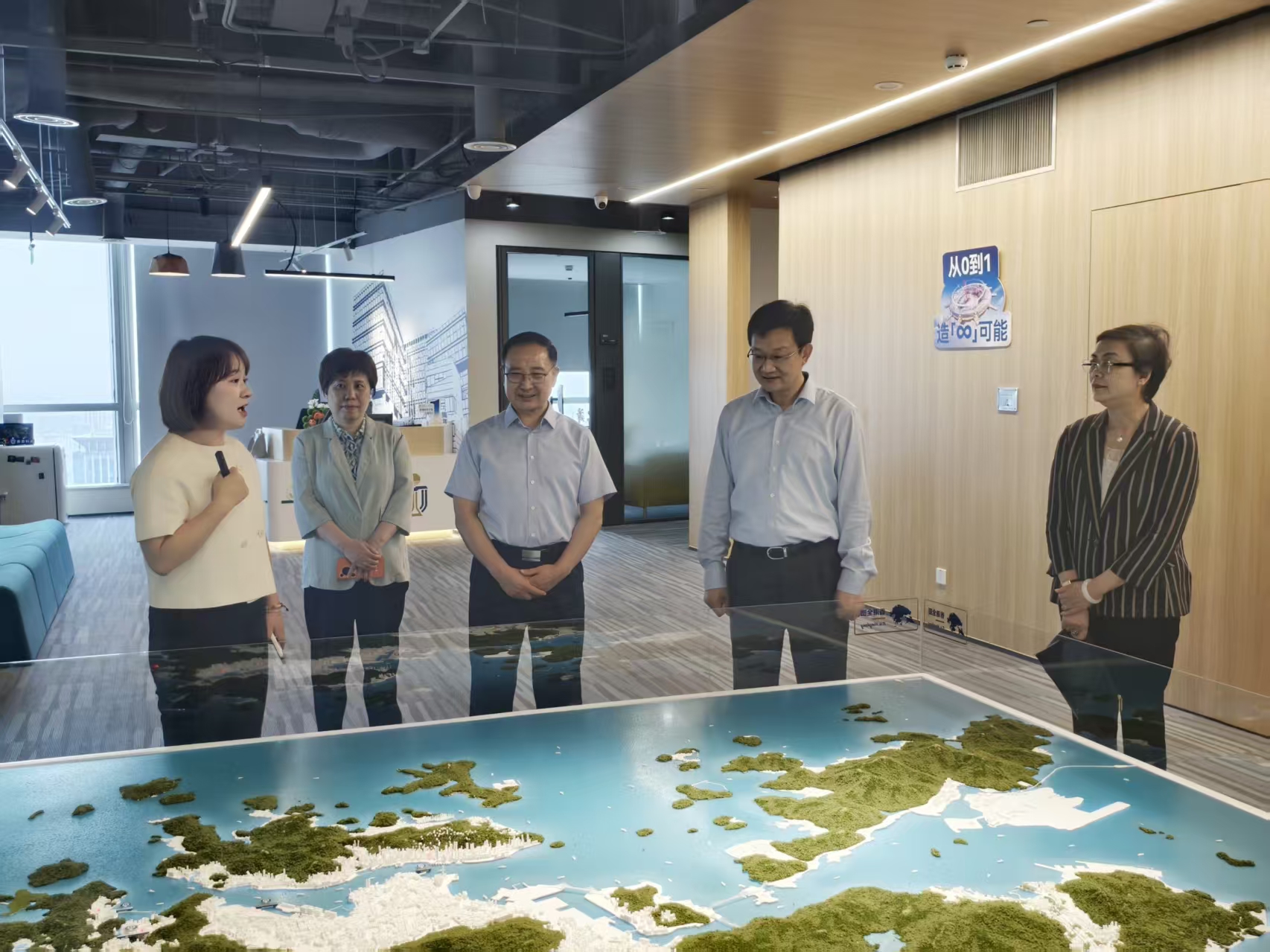 市政协提案委员会、徐汇区政协调研港科大上海中心 刘子烨 摄
