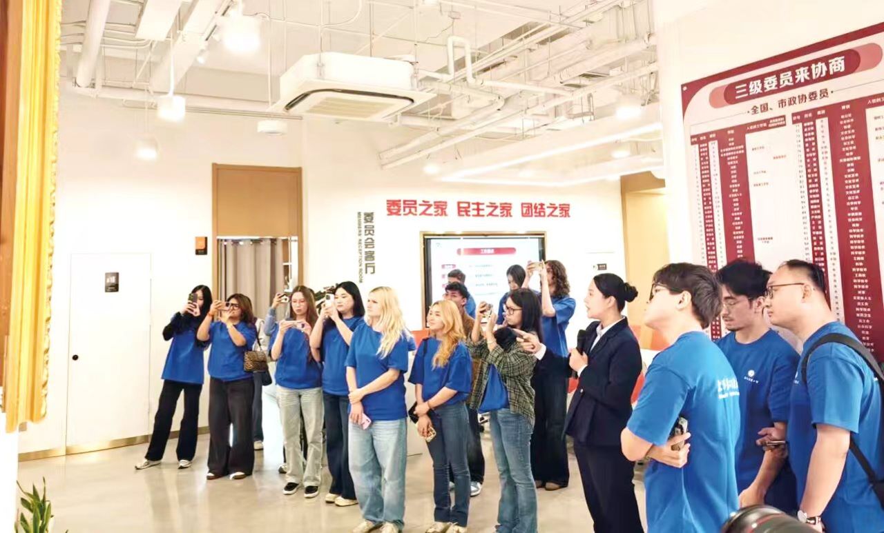 2026年4月，来自上海第二工业大学的9个国家22名留学生走进研习基地