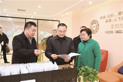 徐汇区政协赴徐家汇街道政协委员工作站调研