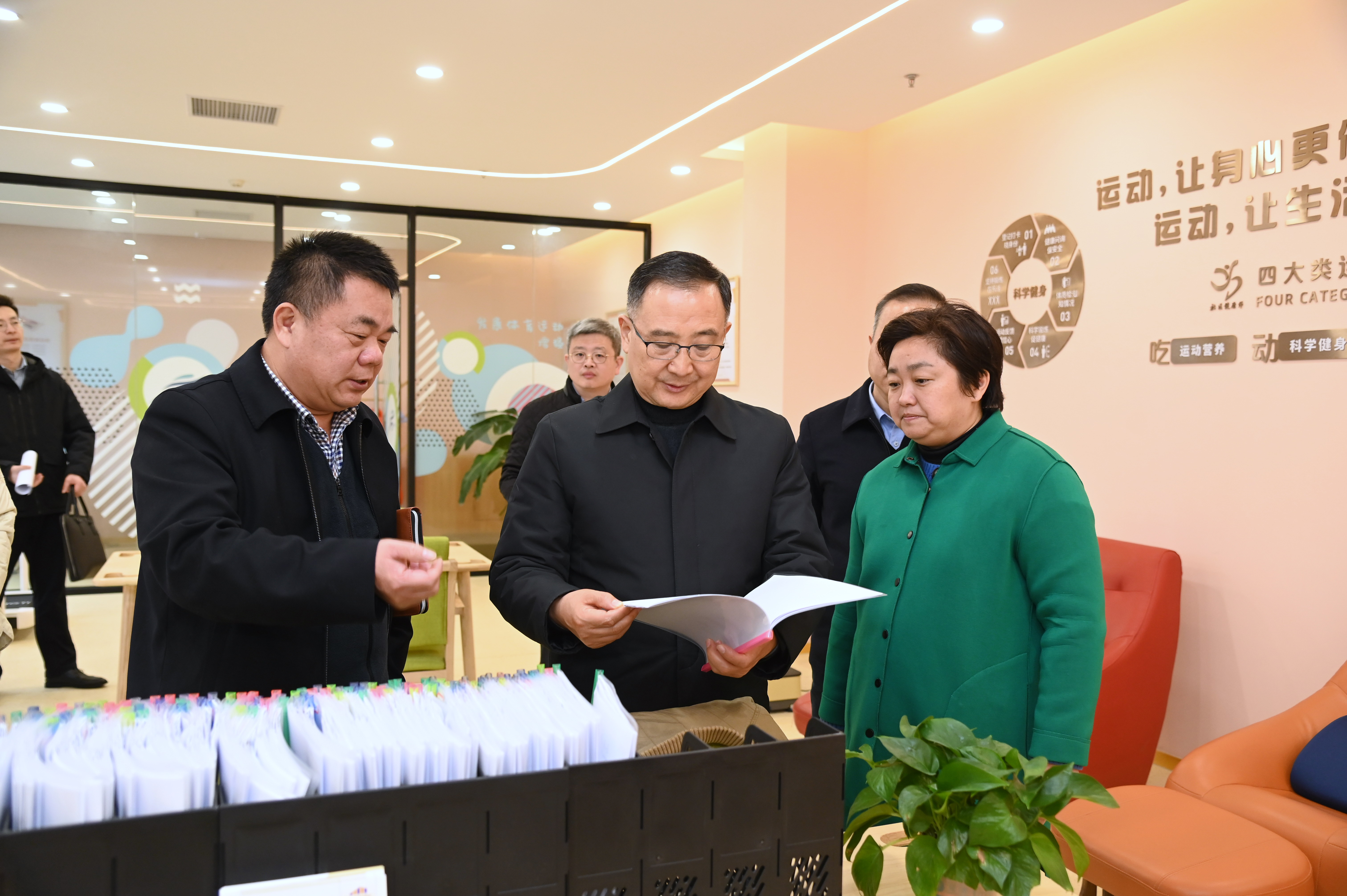 徐汇区政协赴徐家汇街道政协委员工作站调研