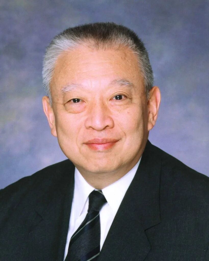 董建华先生遗像 新华社发