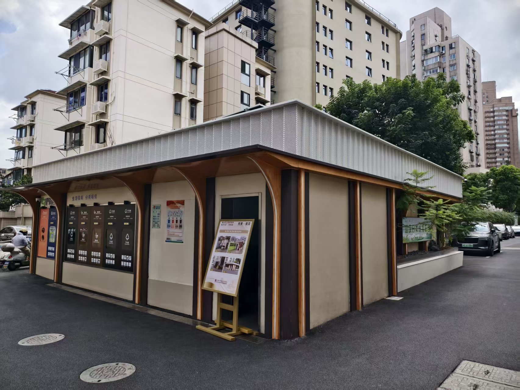 宛南六村的新垃圾房 刘子烨 摄