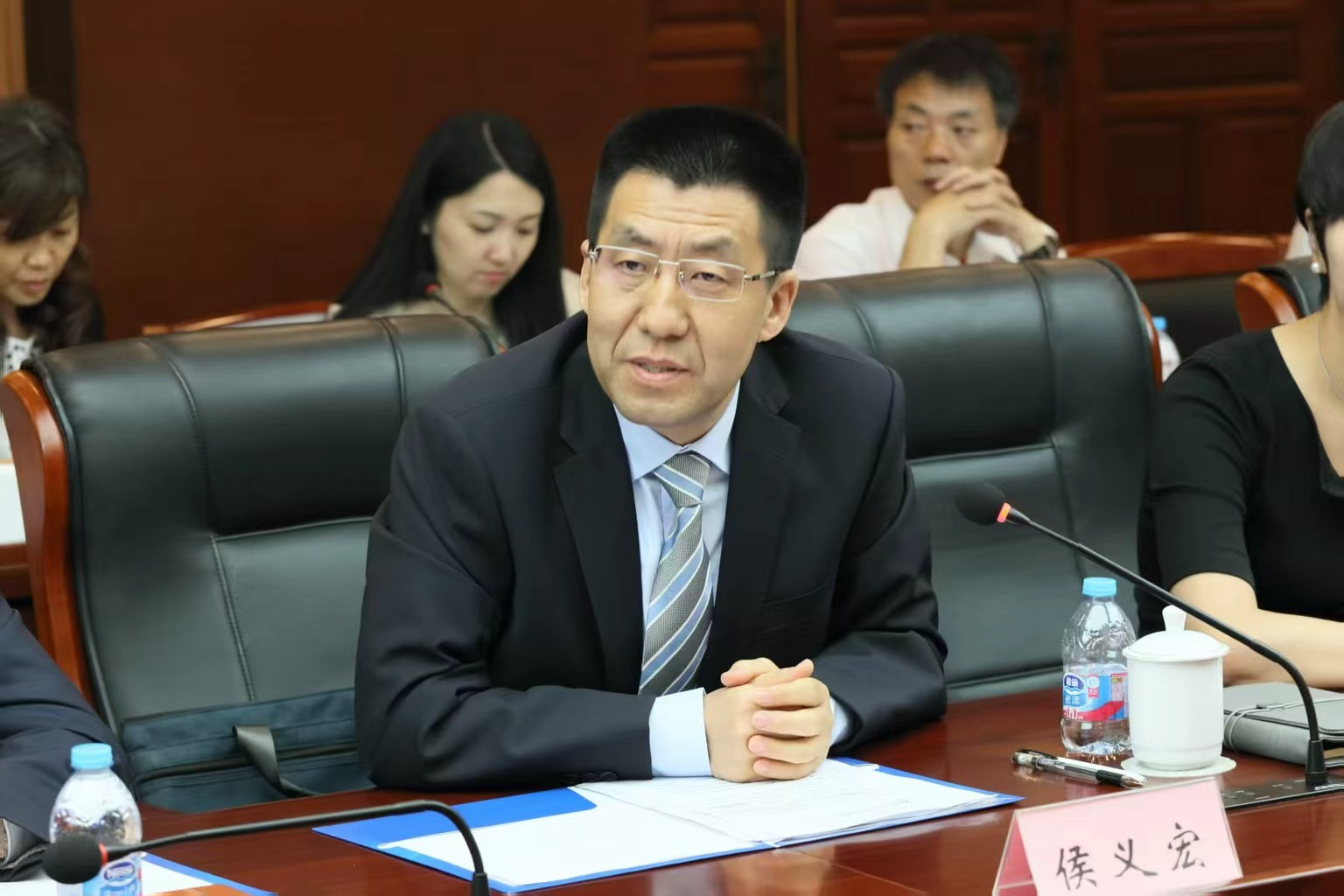 侯义宏在徐汇区政协会议上发言