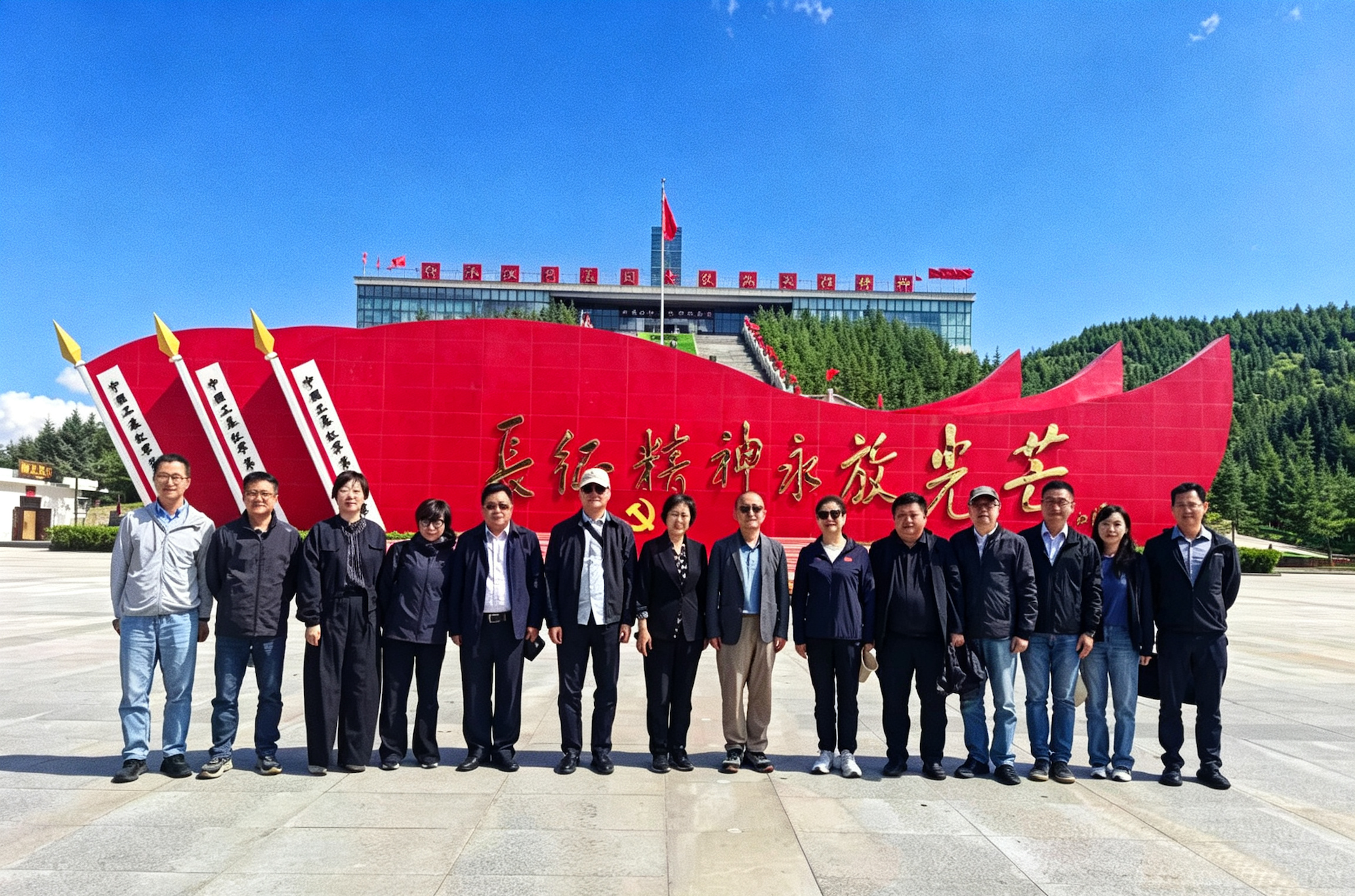 图为农工党市委理论学习中心组赴六盘山红军长征纪念馆开展专题学习 蔡贇 摄