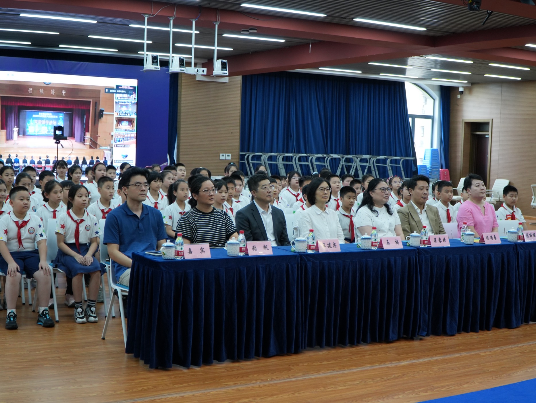 上海黄浦卢湾一中心小学分会场 陈顺婕 摄