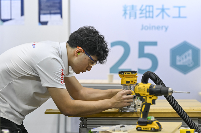 选手参加精细木工项目比赛。 &nbsp; &nbsp;9月23日，第48届世界技能大赛在国家会展中心（上海）正式开赛。 &nbsp; &nbsp;新华社记者 陈浩明 摄