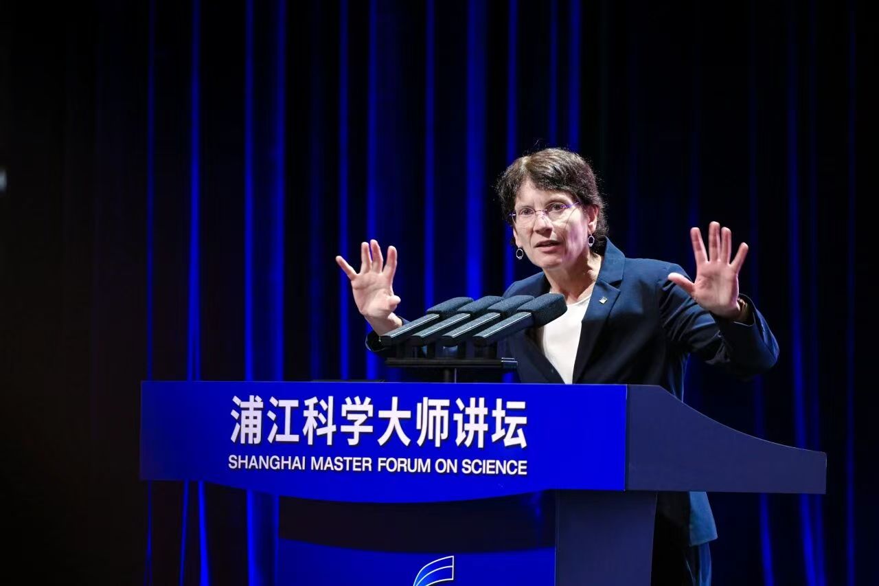 2026年4月,浦江科学大师讲坛第十四期,诺贝尔物理学奖得主、瑞典隆德大学教授安妮·吕利耶以“阿秒脉冲的探索之旅”为主题作主旨报告