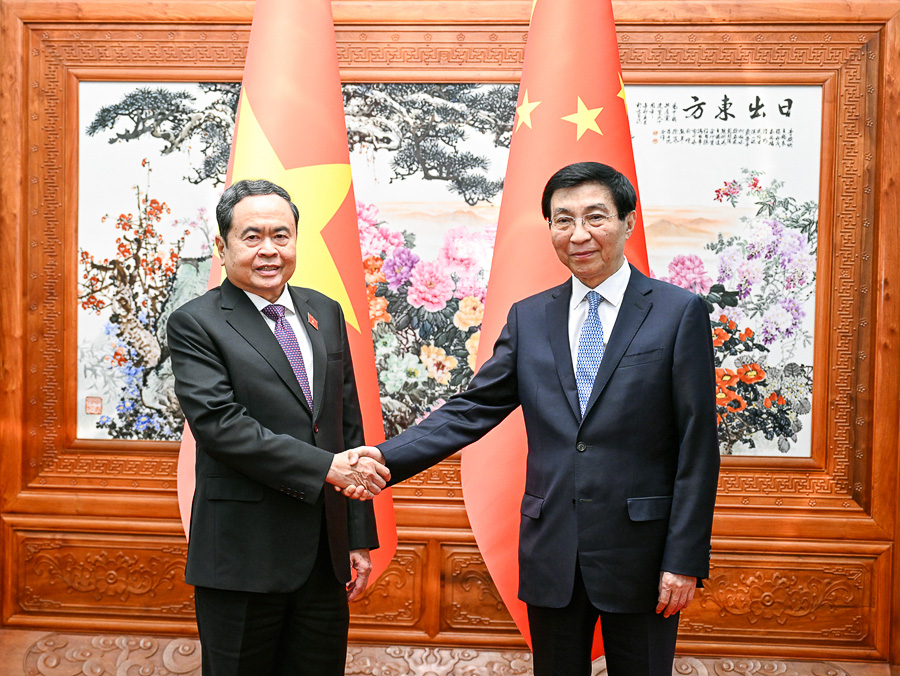 10月11日，全国政协主席王沪宁在北京会见越南国会主席陈青敏。 新华社记者 张领 摄