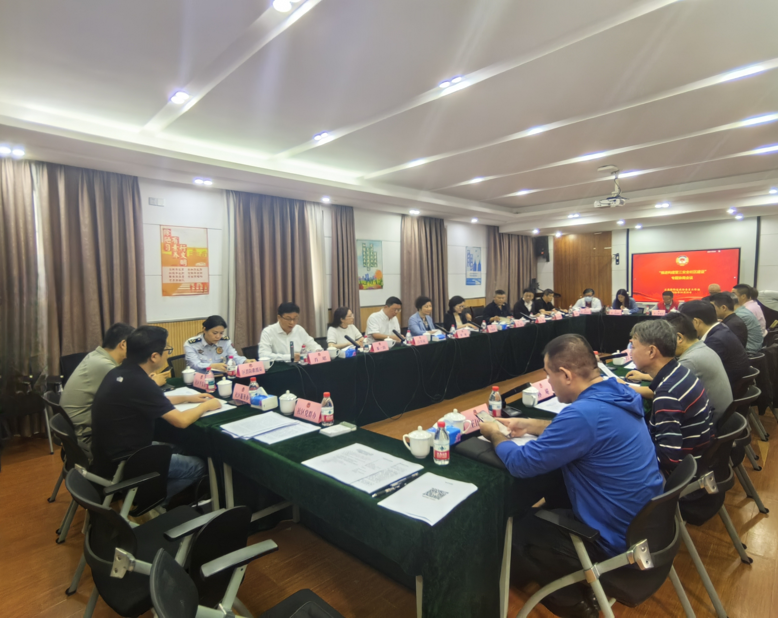 专题协商会现场 董潇韩摄