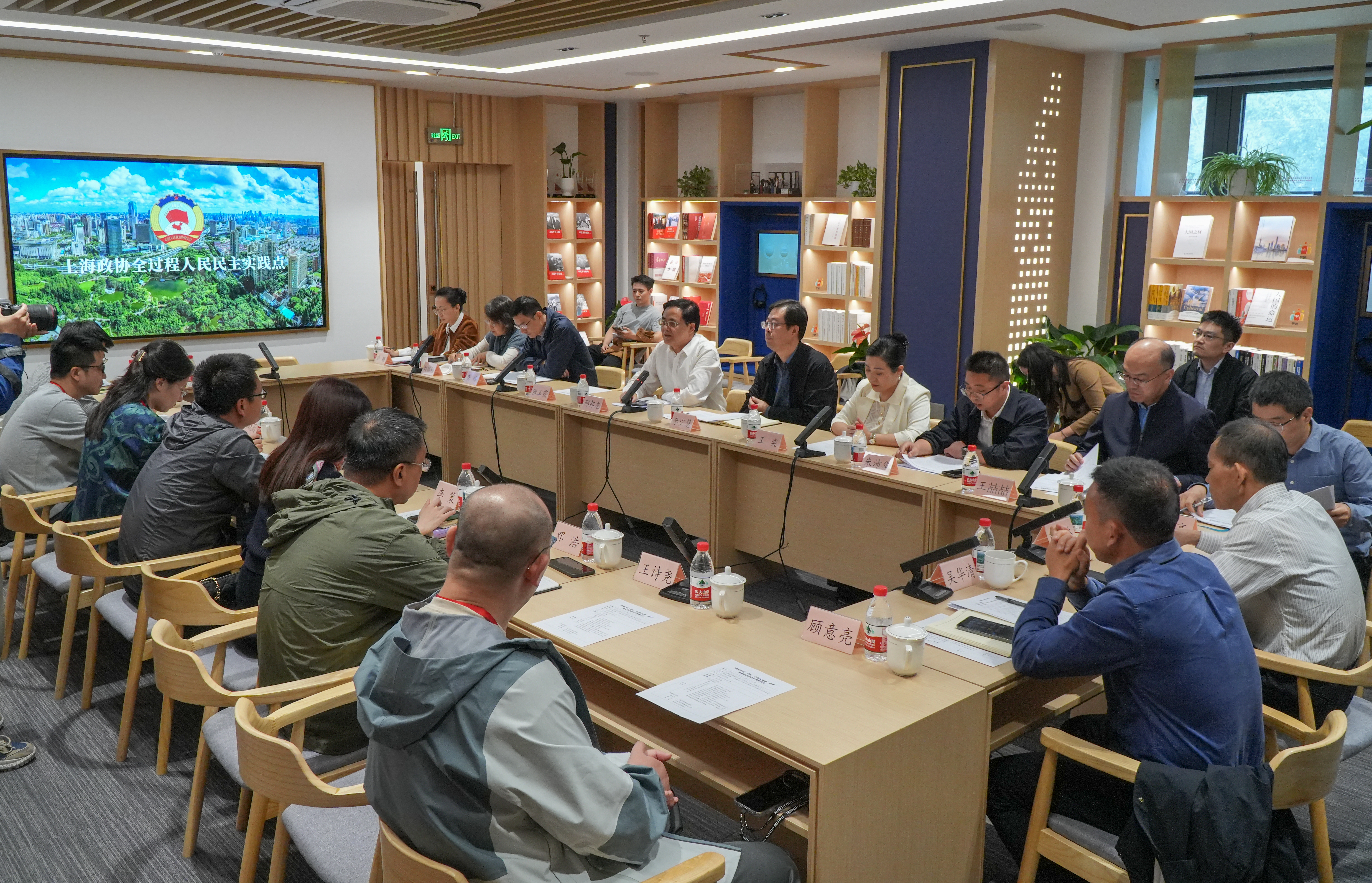 座谈会现场 张雷摄