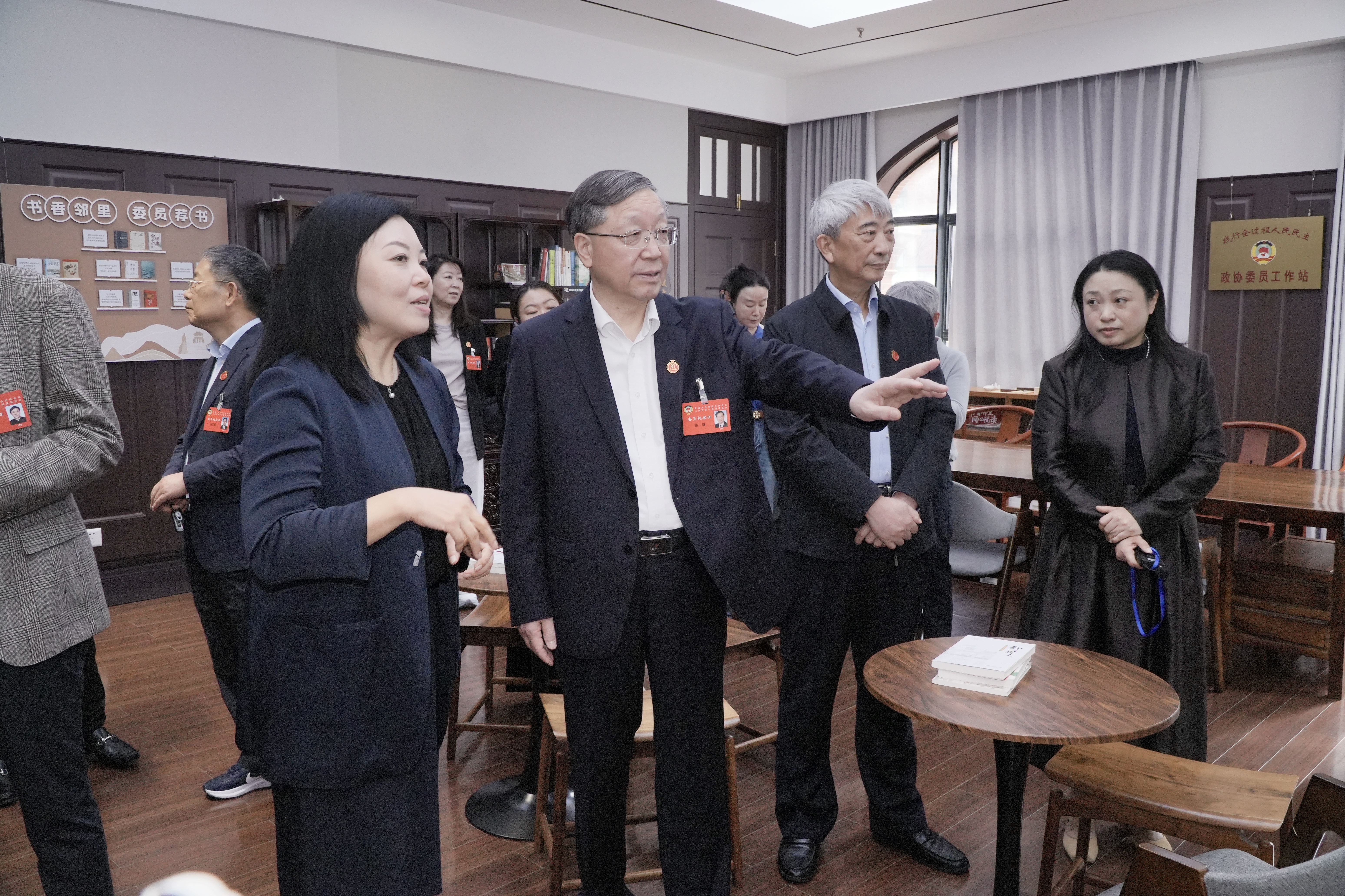 调研蝴蝶湾滨河党群服务阵地