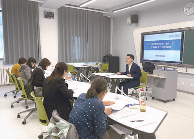北京师范大学硕士研究生在参加“国优计划”面试。 曹爽 摄(人民视觉)