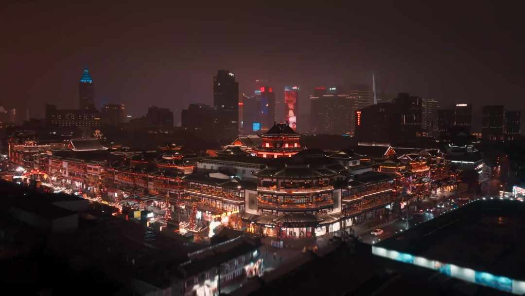 上海豫园灯会正式亮灯