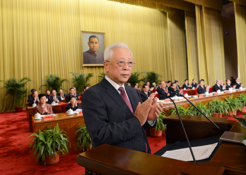 2012年12月12日,中国国民党革命委员会第十二次全国代表大会在北京开幕。这是周铁农代表中国国民党革命委员会第十一届中央委员会作工作报告。新华社记者 饶爱民摄