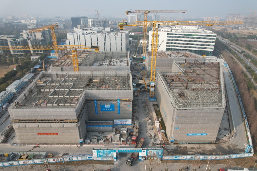 蓝帆医疗位于周浦的科创总部及产业化基地项目，四栋单体已盖到五六层，依稀可见未来模样。