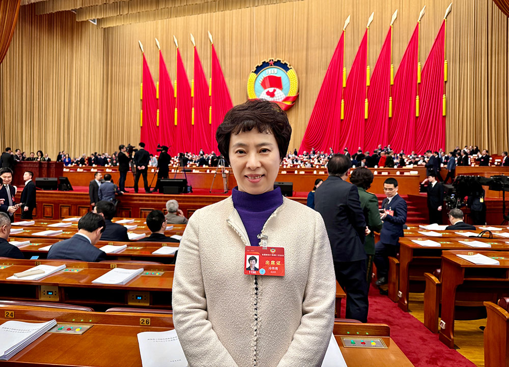 第十四届全国政协委员、上实集团董事长冷伟青