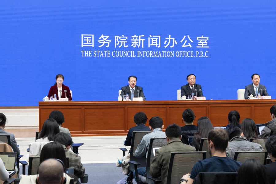 国务院新闻办发布会上，龚正市长介绍上海“五个中心”建设，谈发展新质生产力