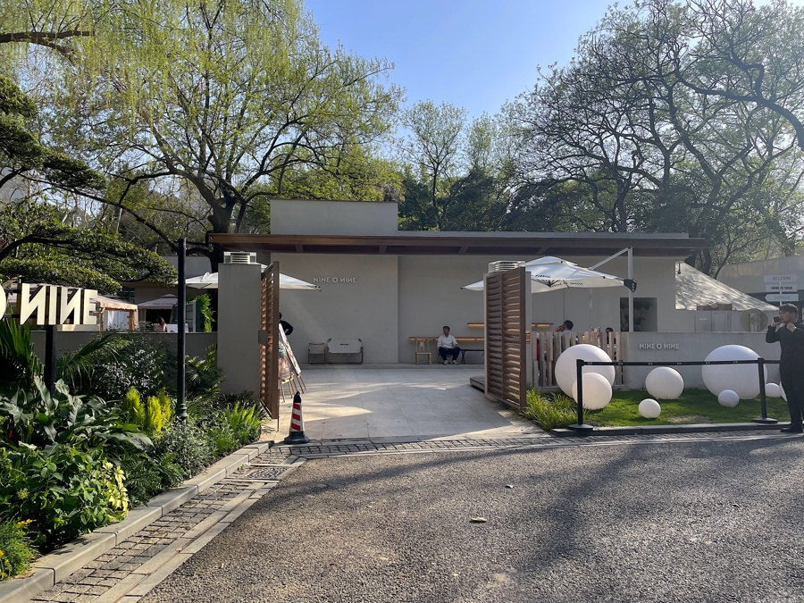 中山公园3号门一侧的咖啡馆 &nbsp; 舒抒 摄