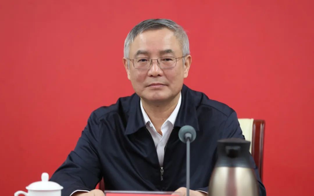 民进中央主席蔡达峰出席会议并讲话。
