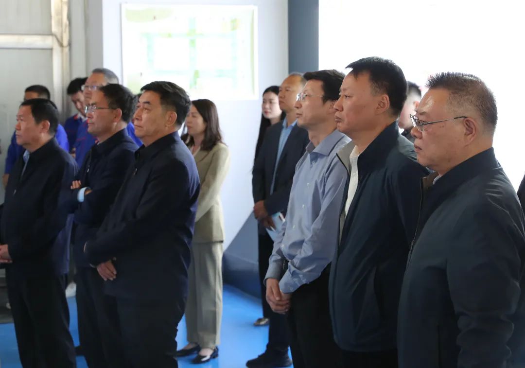 调研组详细了解宁夏凯晨电气集团有限公司技术创新和产品研发事宜。