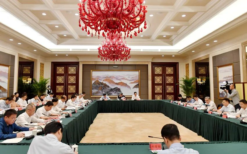 4月25日，调研组在福州召开调研座谈会。